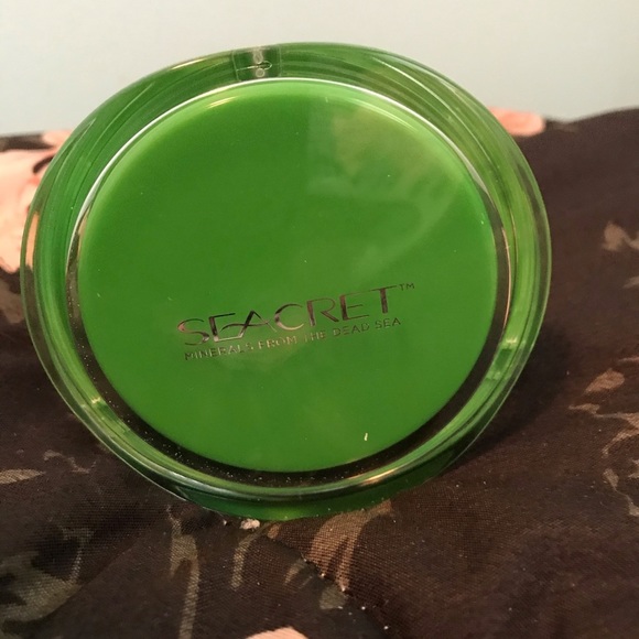 𝅺NEW Seacret Mineral Rich Scrubbing Mask - Picture 2 of 3